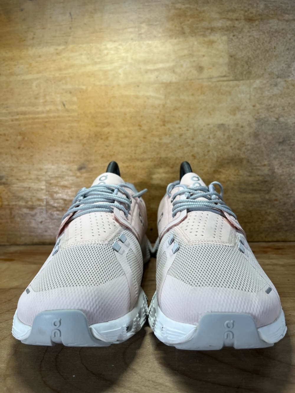 On Cloud 5 REFLECTIVE Womens Size 9.5 Running Shoes Sneakers Light Pink - Picture 2 of 12